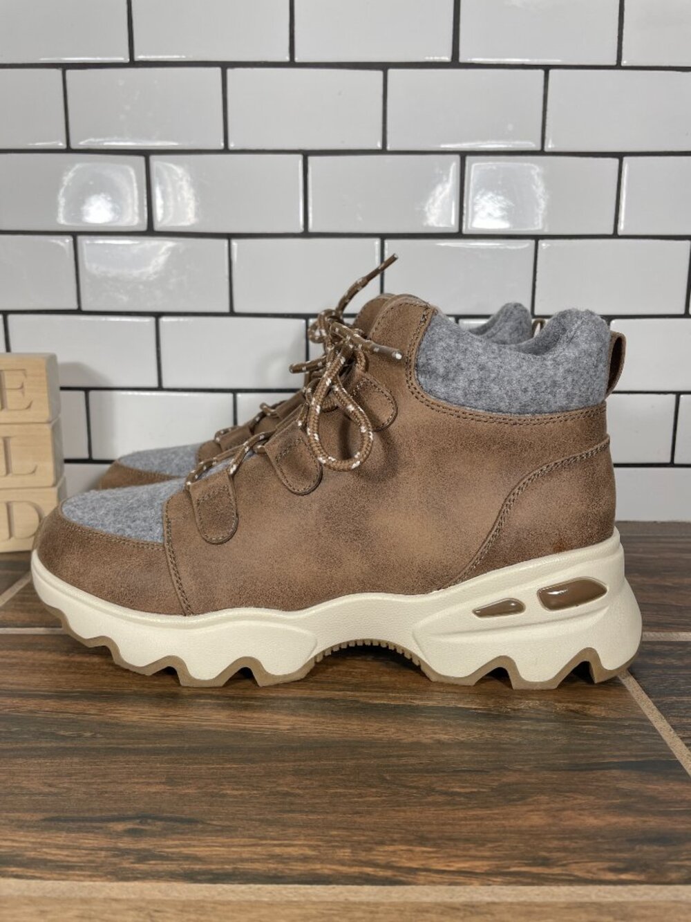Skechers Big Lug Hiking Boot Shoes Womens Size 8 Chestnut Faux Fur Lined NEW